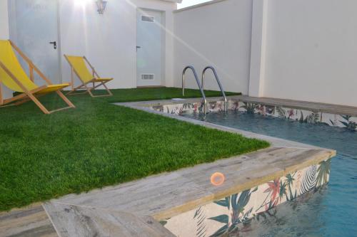 Peldbaseins, Casa Rural La Madroña (Casa Rural La Madrona) in Fuenlabrada de los Montes