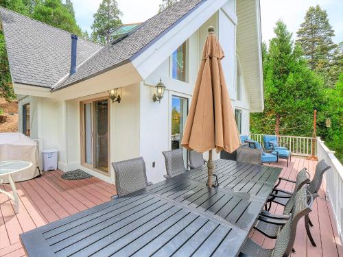 Kid's Paradise! Ball Pit 2 Lofts Lakeview 5 bd, 3ba detail