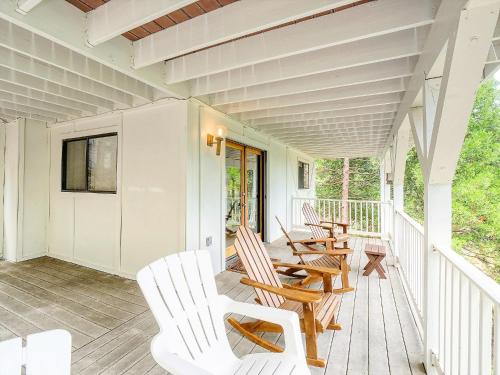 Kids Paradise! Ball Pit 2 Lofts Lakeview 5 bd, 3ba in Lake Arrowhead, USA