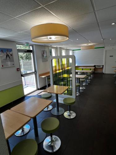 公共休息室/电视室, 马赛东部圣梅奈瓦伦丁宜必思快捷酒店 (Ibis Budget Marseille Est Saint-Menet La Valentine) in 马赛