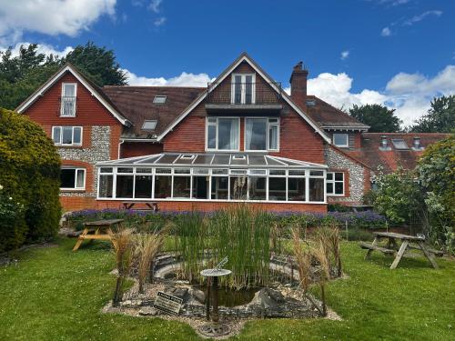 Stonehenge Hostel - YHA Affliated