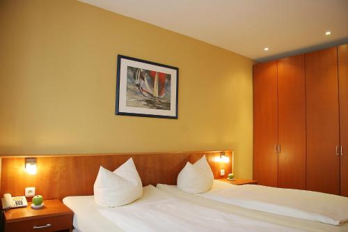 2 twin beds