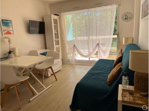 Flat with SWIMMING POOL close to the BEACH