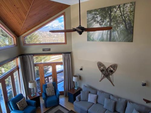 C1 Top Rated Ski-In Ski-Out Townhome Great views fireplaces fast wifi AC! Short walk to slopes - image 3