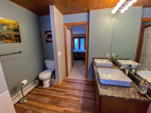 C1 Top Rated Ski-In Ski-Out Townhome Great views fireplaces fast wifi AC! Short walk to slopes - image 13