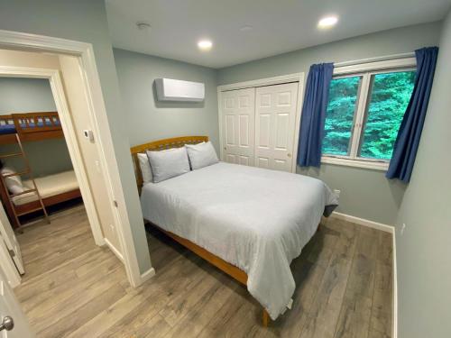 R7 Ski-in Ski-out Bretton Woods Townhome on 2-mile home trail Mt Washington views - image 8