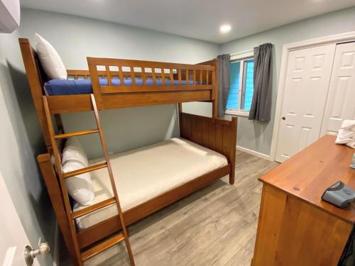 R7 Ski-in Ski-out Bretton Woods Townhome on 2-mile home trail Mt Washington views - image 9