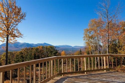 NEW Stunning home with breathtaking views, outdoor cedar sauna, great location