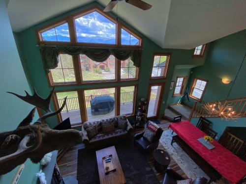 P5 Ski-in Ski-out rare find!! Presidential View single family with garage pool table ping pong - image 4