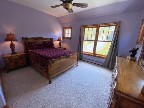P5 Ski-in Ski-out rare find!! Presidential View single family with garage pool table ping pong - image 14