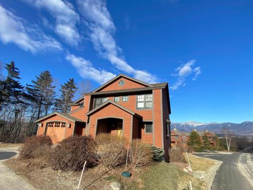 P5 Ski-in Ski-out rare find!! Presidential View single family with garage pool table ping pong - main image