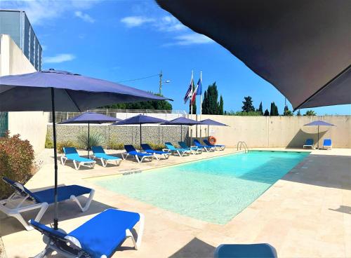 Swimming pool, Holiday Inn Express Montpellier - Odysseum in Parc Marianne