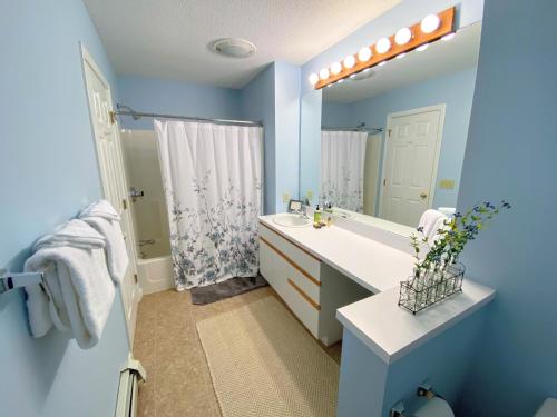 F4 Warm Fairway Village Townhome mountain views and large lawn So much to do - image 8