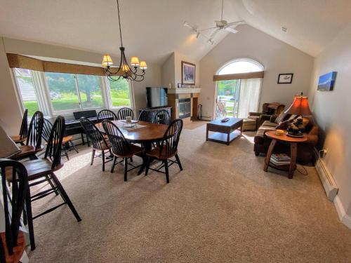 F5 Renovated home on golf course in Bretton Woods AC - image 12