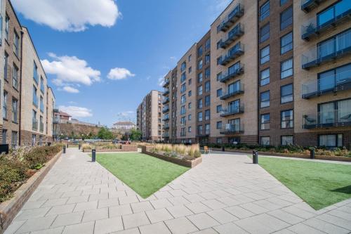 Picture of Modern One Bed Apartment In Private Building