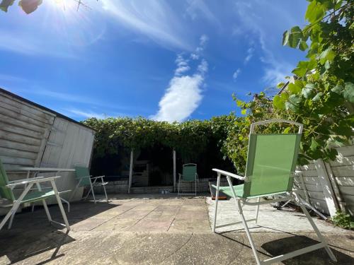 Kert, South Coast Guest Rooms With free onsite Parking in Newtown