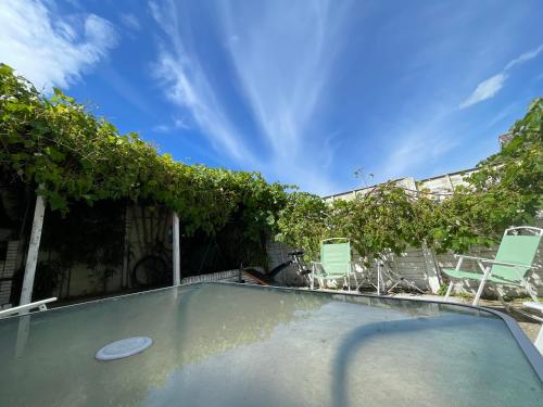 Kert, South Coast Guest Rooms With free onsite Parking in Newtown