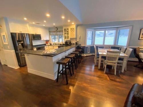 G3 Classy Bretton townhome with AC fast wifi great mountain views right on the golf course - image 12