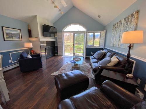G3 Classy Bretton townhome with AC fast wifi great mountain views right on the golf course image