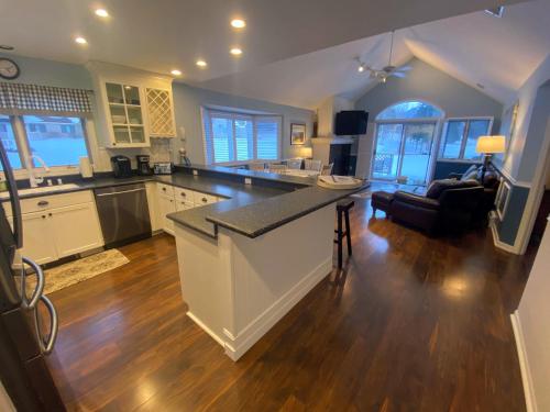 G3 Classy Bretton townhome with AC fast wifi great mountain views right on the golf course - image 6