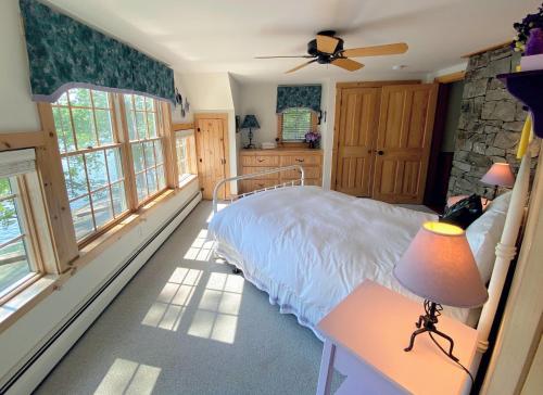 FL Quintessential LAKE HOUSE close to Bretton Woods Santa's Village and Forest Lake State Park - image 13
