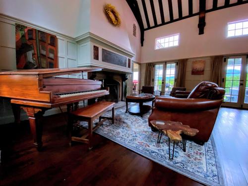 WOW New Spectacular Franconia Home - history - views - fire pit - hot tub - pool - grandeur - MUST SEE WOW New Spectacular Franconia Home - history - views - fire pit - hot tub - pool - grandeur - MUST SEE