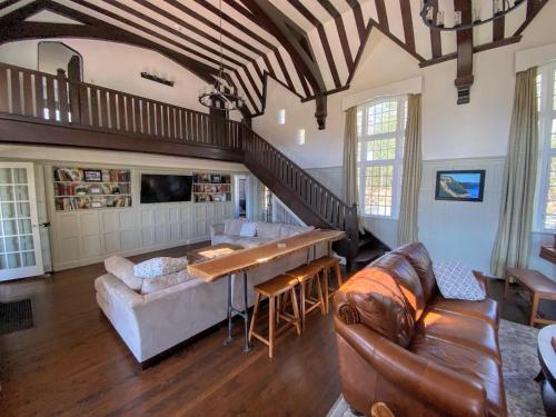 WOW New Spectacular Franconia Home - history - views - fire pit - hot tub - pool - grandeur - MUST SEE WOW New Spectacular Franconia Home - history - views - fire pit - hot tub - pool - grandeur - MUST SEE