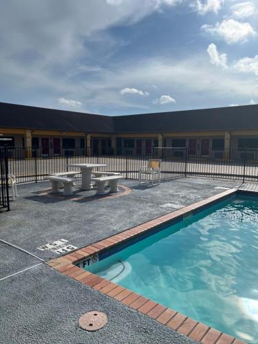 Los Fresnos Inn and Suites