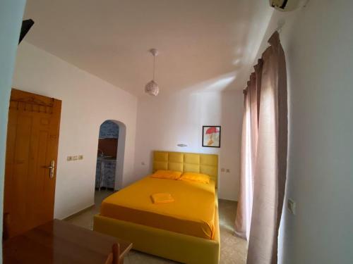 Queen Room image 6