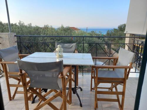 Flisvos Apartments in Megalochori (Agkistri)