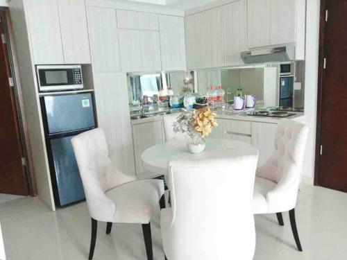 Best Family Holiday Rent 4bedroom at Agung Pondomoro land Borneo bay city