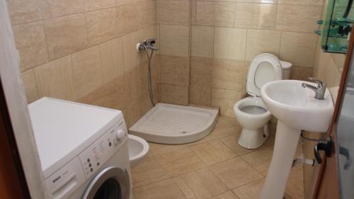 Bledi's Comfy Apartment in New Blvd / Free Parking, Tirana (photo 4)