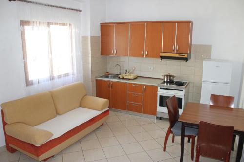 Bledi's Comfy Apartment in New Blvd / Free Parking, Tirana (photo 8)