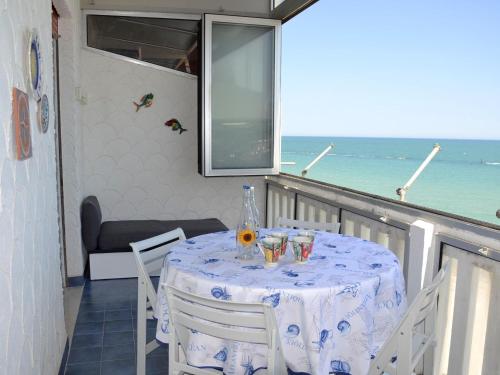Balcony/terrace, Inviting apartment in Marotta with Veranda in Mondolfo