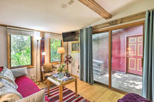 Tranquil Leicester Sweet Suite with BBQ Deck! in Leicester, USA