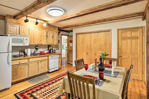 Tranquil Leicester Sweet Suite with BBQ Deck! in Leicester, USA