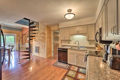 Cozy Condo - Walk to Resort 9 Miles to Sugar Mtn! - image 14