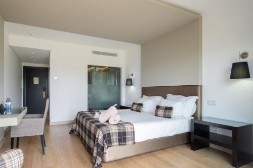 Delfim Douro Hotel - image 2