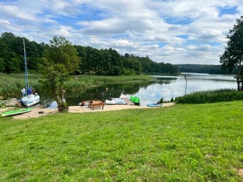 DOMEK U BEATY - KASZUBY - BEZPOŚREDNIO PRZY JEZIORZE - Brodnica