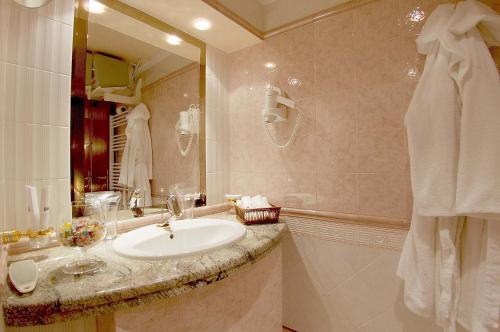 Mirage Hotel - image 7