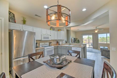 Welcoming Surprise Home with Patio and Spacious Yard in ซันซิตี้