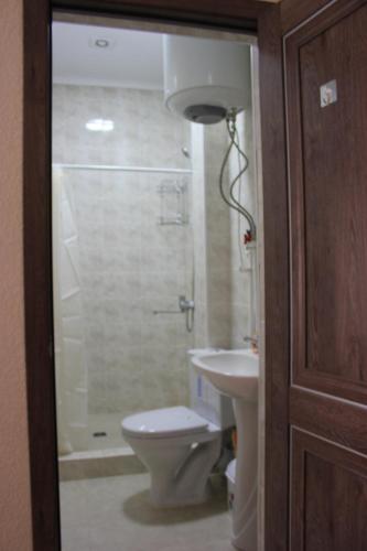 Duş, Uz-Anar Guest House in Koçkor