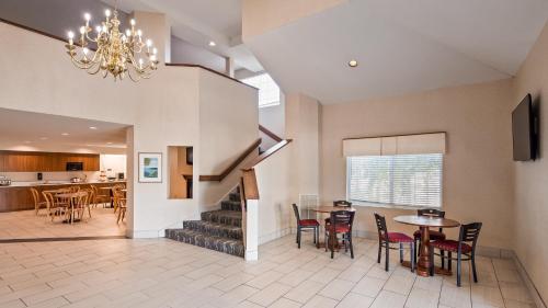 Charlevoix Inn & Suites SureStay Collection by Best Western - image 14