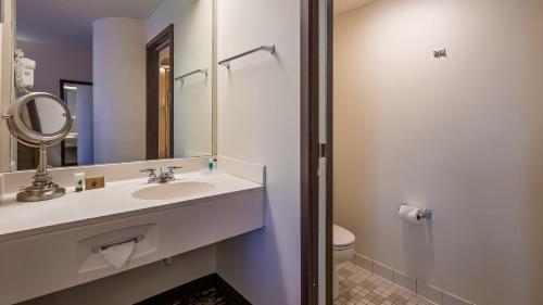 Charlevoix Inn & Suites SureStay Collection by Best Western