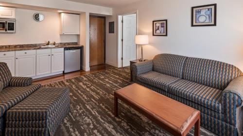 Charlevoix Inn & Suites SureStay Collection by Best Western