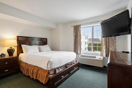 Charlevoix Inn & Suites SureStay Collection by Best Western - main image