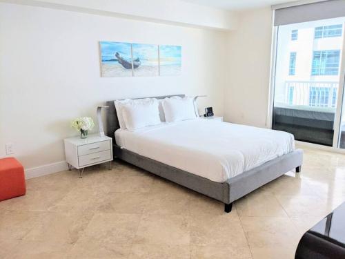 Fully Renovated One Bedroom Apartment @ The Club, Miami (Florida)