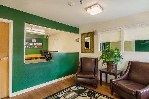 HomeTowne Studios by Red Roof Denver - Glendale/ Cherry Creek