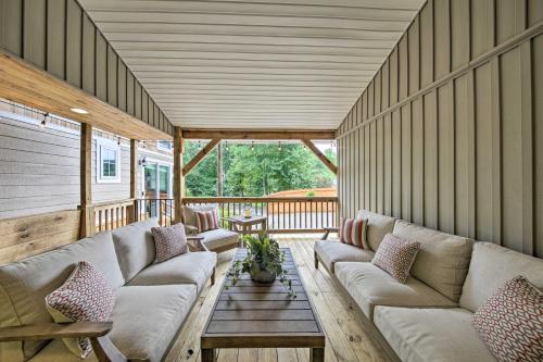 Blairsville Tiny Home with Covered Furnished Deck!