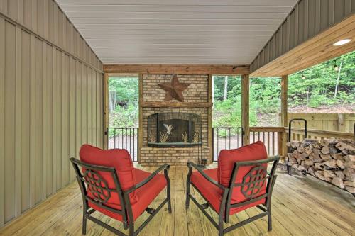 Blairsville Tiny Home with Covered Furnished Deck!